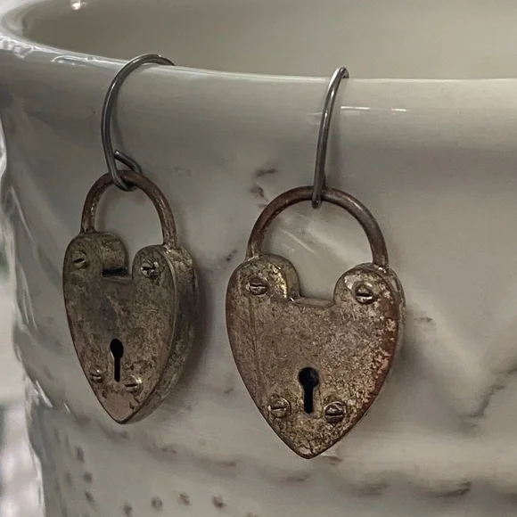 Vintage Fossil Heart PadLock Keyhole Earrings Vintage Edgy Antiqued Style - Picture 6 of 11